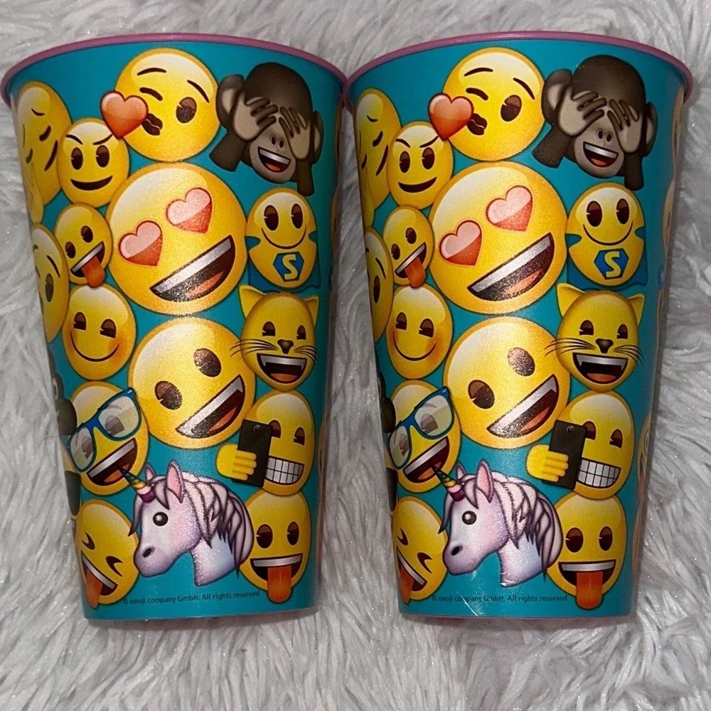 Emoji Party Supplies Set 32ct Paper Plates and 4 Reusable Plastic Tumblers